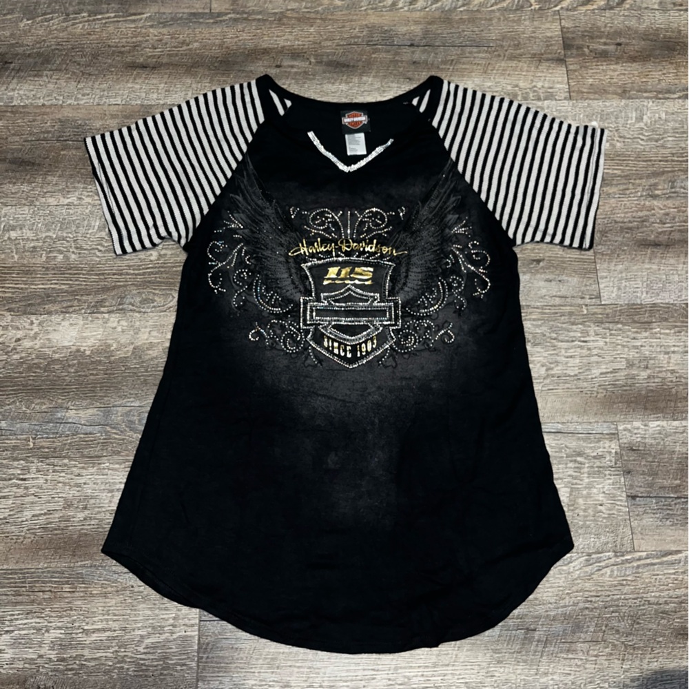Y2K Harley-Davidson Black and‎ White Graphic Rhinestones Wings Tee Size Large